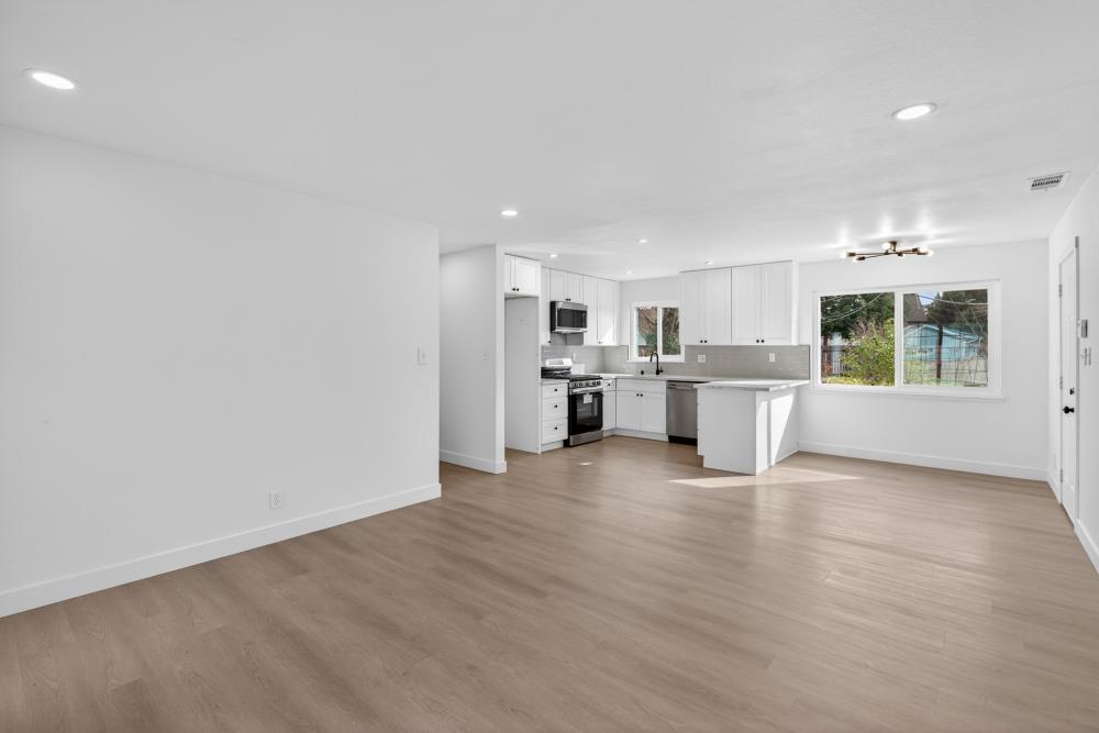 10604 Valley View Drive Rancho Cordova, CA 95670 - Photo 3 of 40