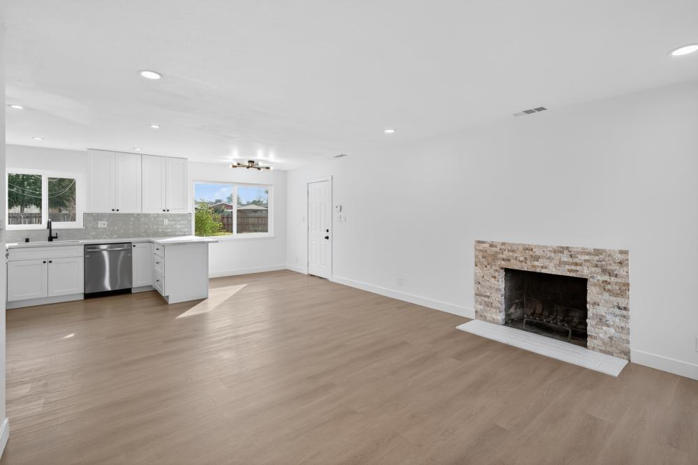 10604 Valley View Drive Rancho Cordova, CA 95670 - Photo 4 of 40