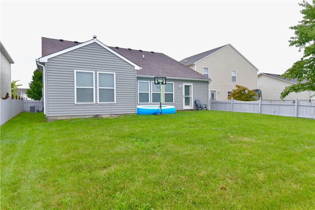 933 Colonial Way Franklin, IN 46131 - Photo 3 of 35 Gallery Image 3