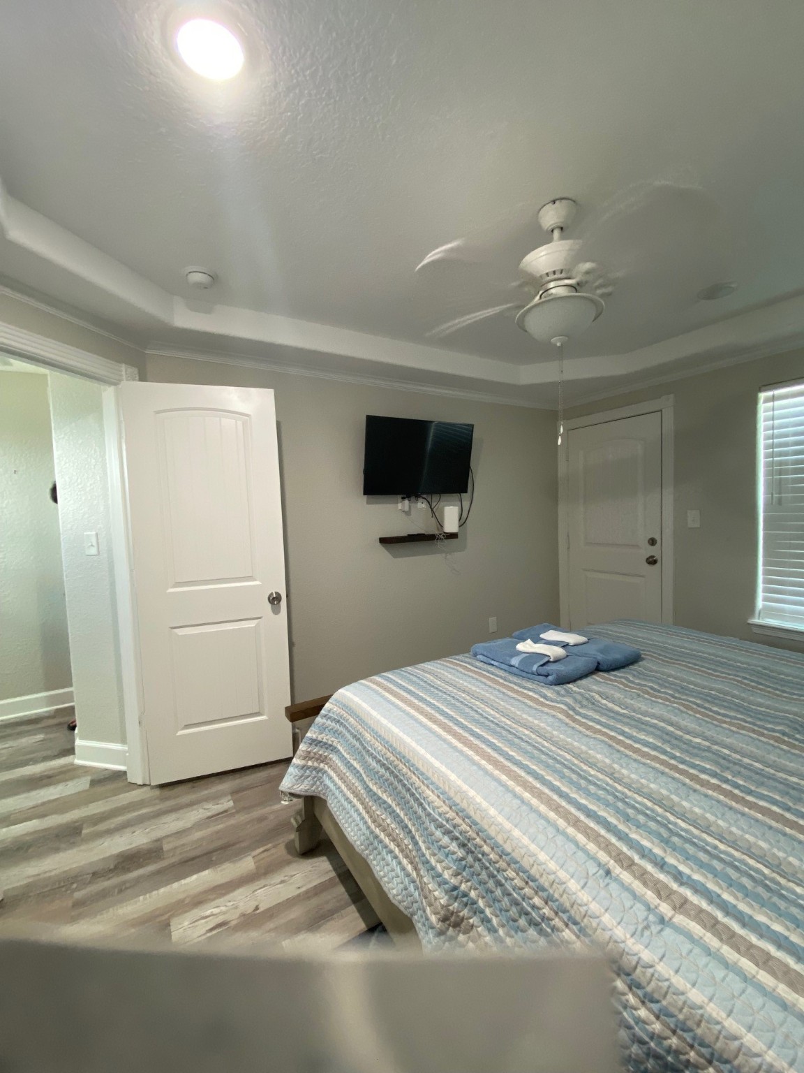 106 Pompano Lane Surfside Beach, TX 77541 - Photo 19 of 39 Entry to Hall & Bathroom from Bedroom 1