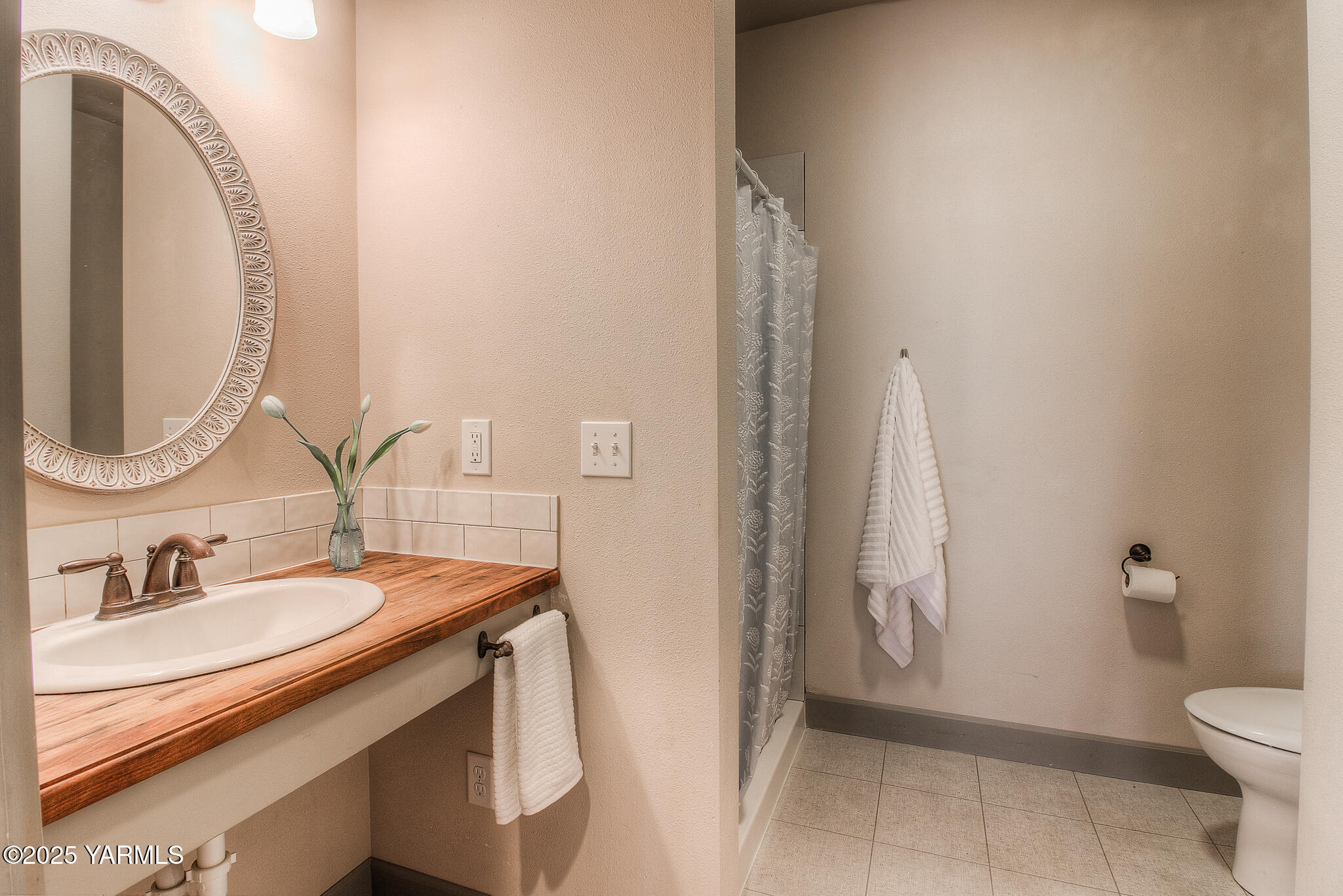 221 4th Avenue Zillah, WA 98953 - Photo 12 of 32 a bathroom with a sink and a mirror