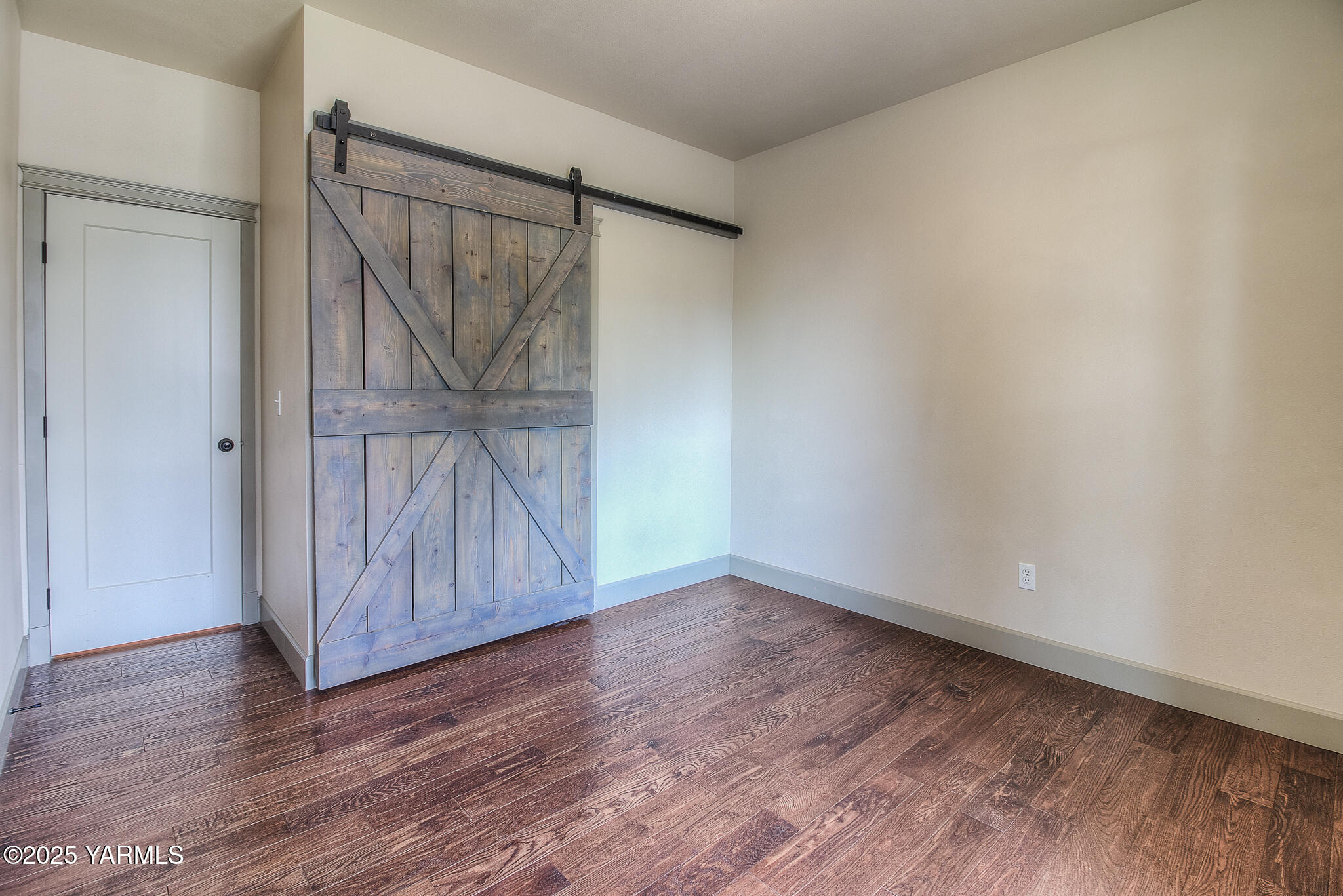221 4th Avenue Zillah, WA 98953 - Photo 13 of 32 a view of an empty room with wooden floor and a window