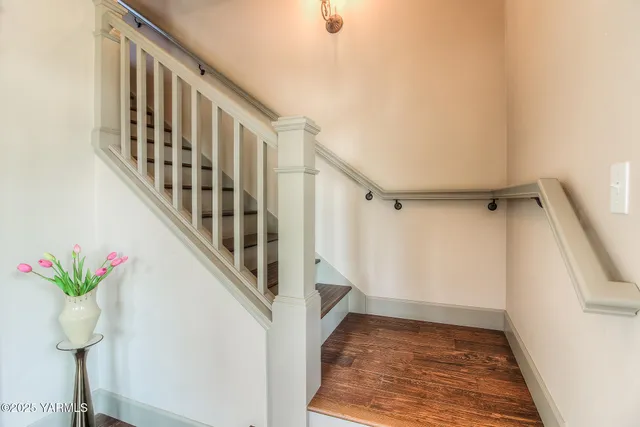 a view of entryway with wooden floor