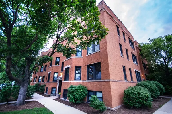 $179,900 | 846 Wesley Avenue, Unit 3, Oak Park, IL 60304