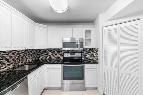 $665,000 | 9273 Collins Avenue, Unit 408, Surfside, FL 33154