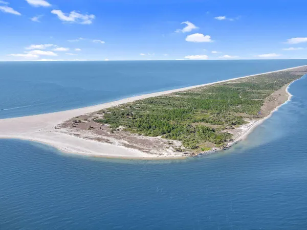 $525,000 | 1644 Hawthorne Lane, St. George Island, FL 32328