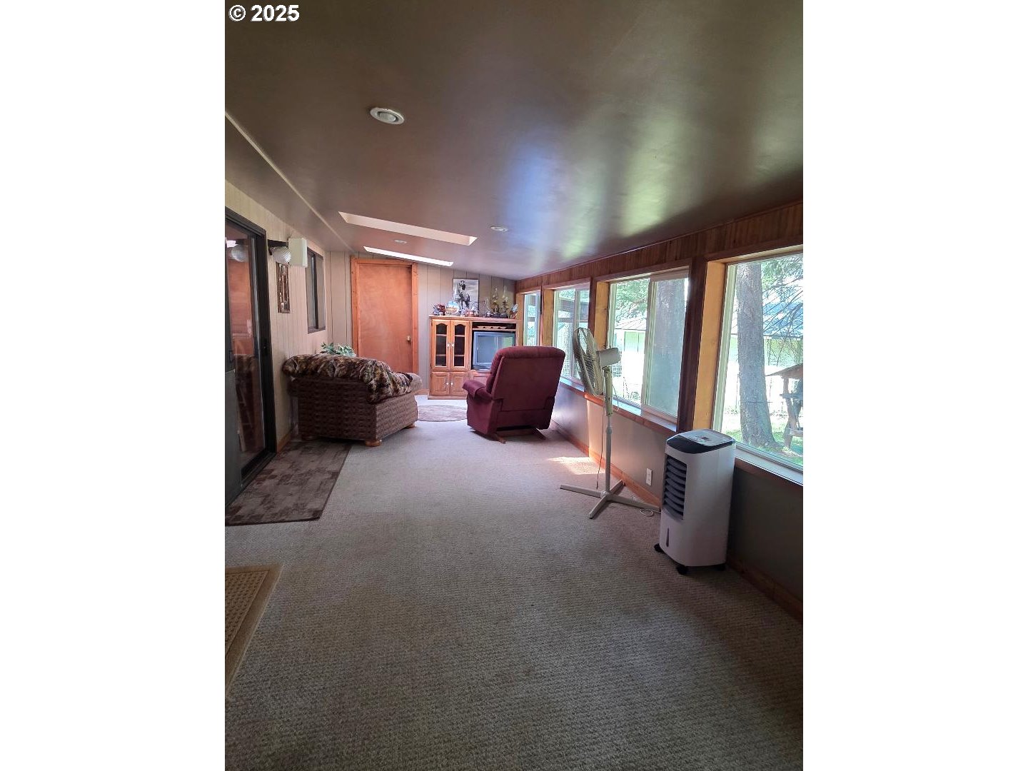 358 Oak Park Place Wamic, OR 97063 - Photo 23 of 29 a living room with furniture and a window