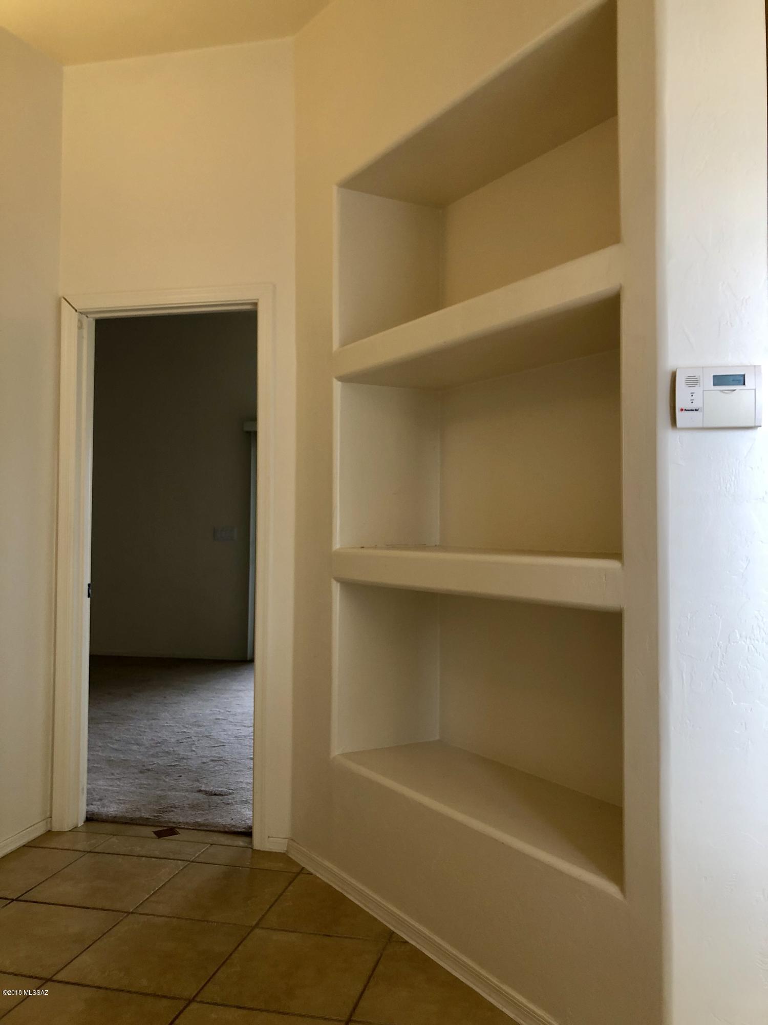 1435 Circulo Sombrero Rio Rico, AZ 85648 - Photo 27 of 40 a view of an empty walk in closet