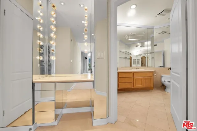 $5,995 | 128 North Swall Drive, Unit PH6, Los Angeles, CA 90048