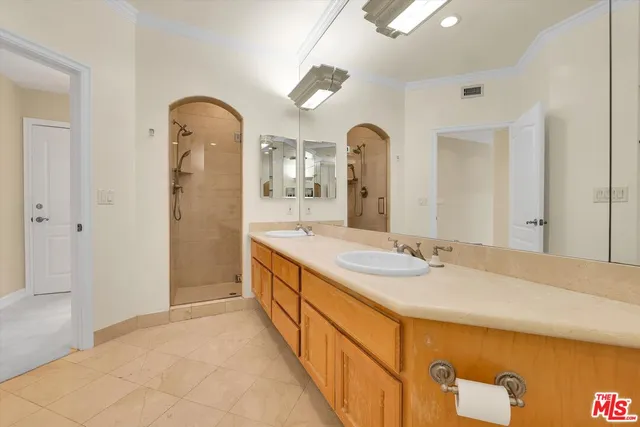 $5,995 | 128 North Swall Drive, Unit PH6, Los Angeles, CA 90048