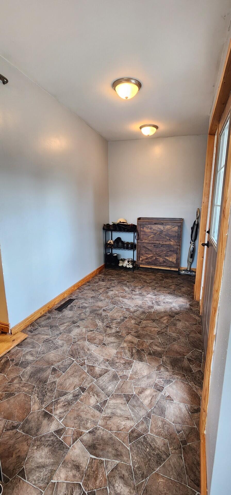351 Chatfield Street Winona, MN 55987 - Photo 9 of 26 Foyer