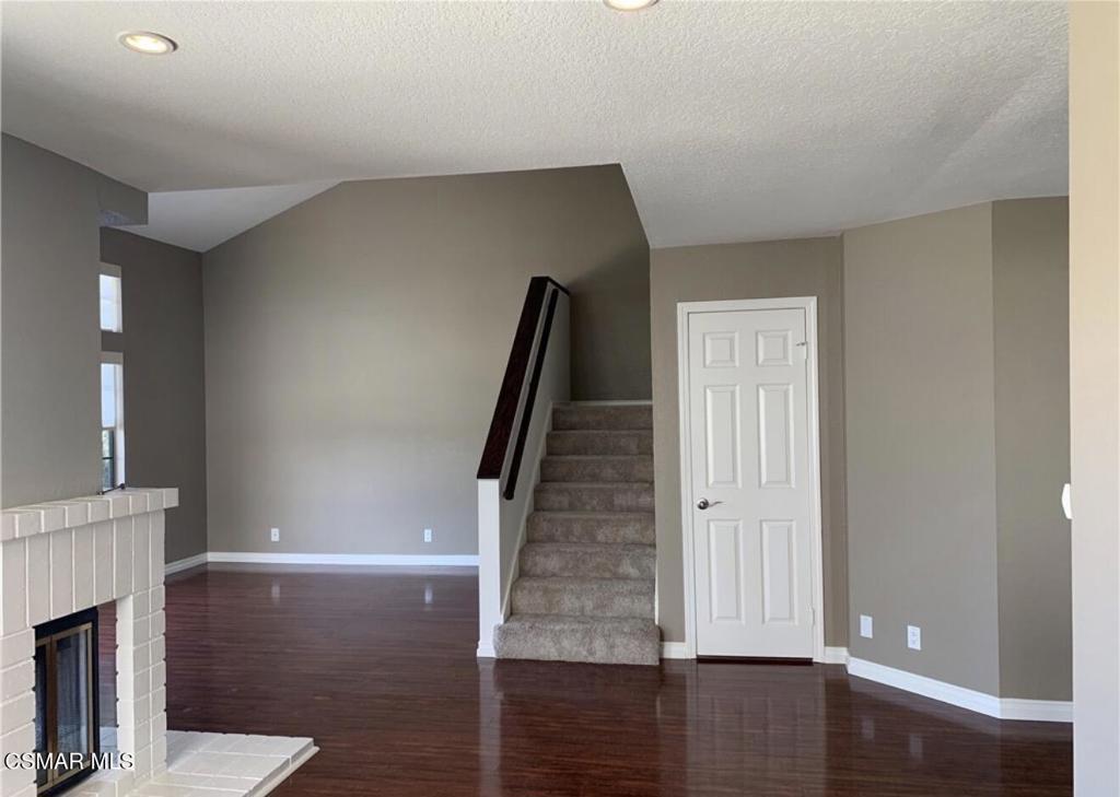 852 Congressional Road Simi Valley, CA 93065 - Photo 6 of 25