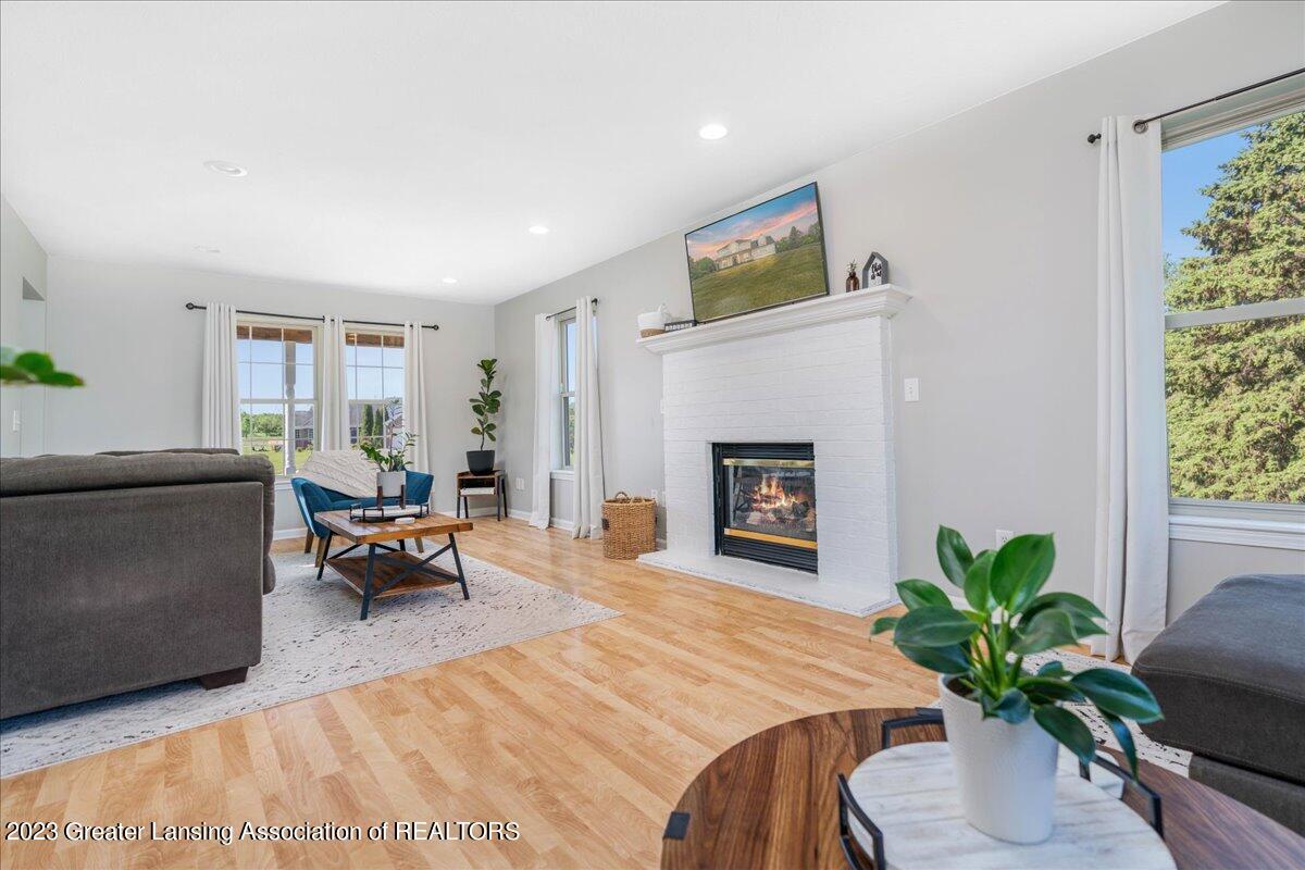65 Three Oaks Road Okemos, MI 48864 - Photo 14 of 61 13-Media Jett-14