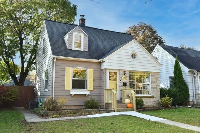 $239,000 | 8025 West Lorraine Place, Milwaukee, WI 53222