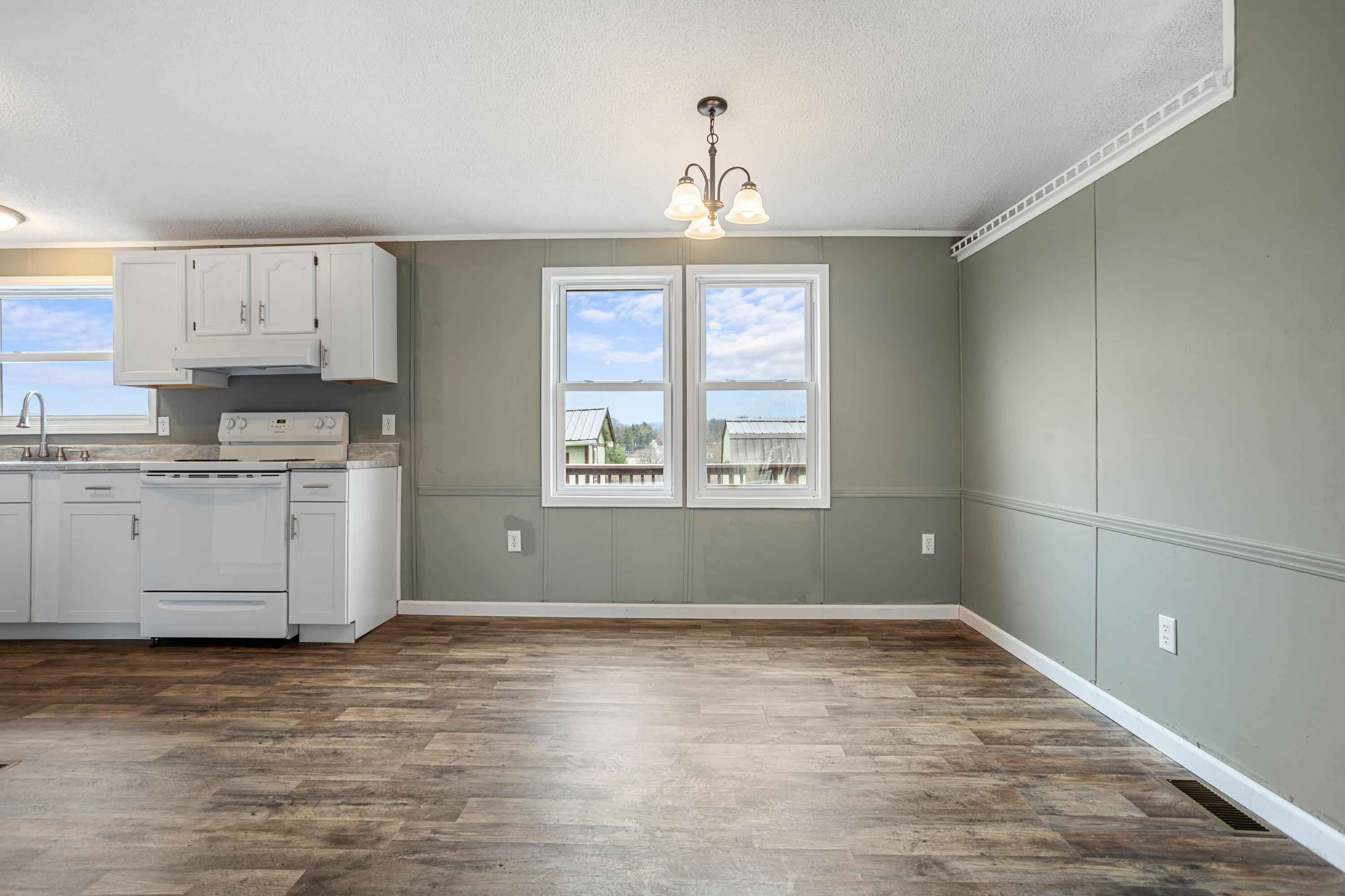 86 Ridgecrest Road Bristol, TN 37620 - Photo 11 of 38 177A7941-HDR_1