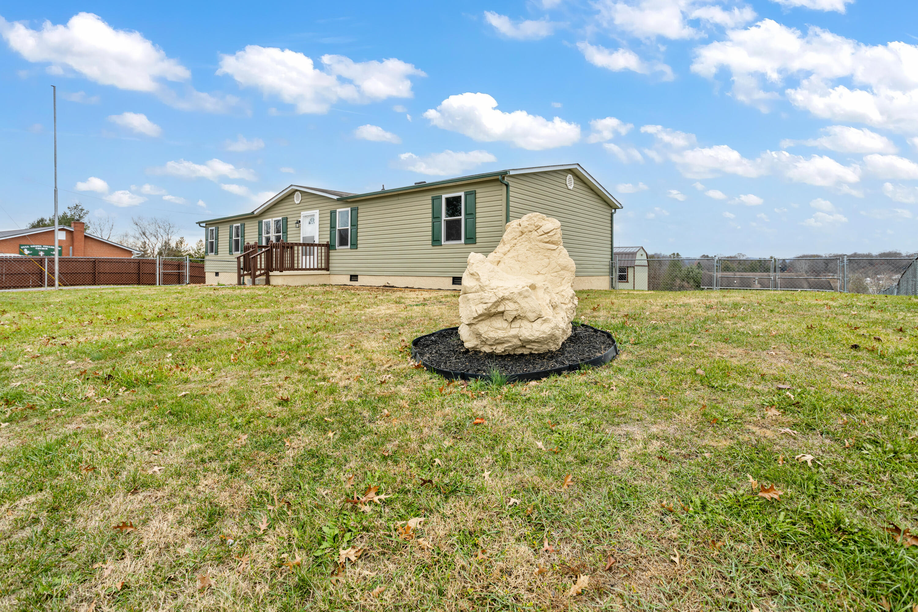 86 Ridgecrest Road Bristol, TN 37620 - Photo 4 of 38 177A7993-HDR_1
