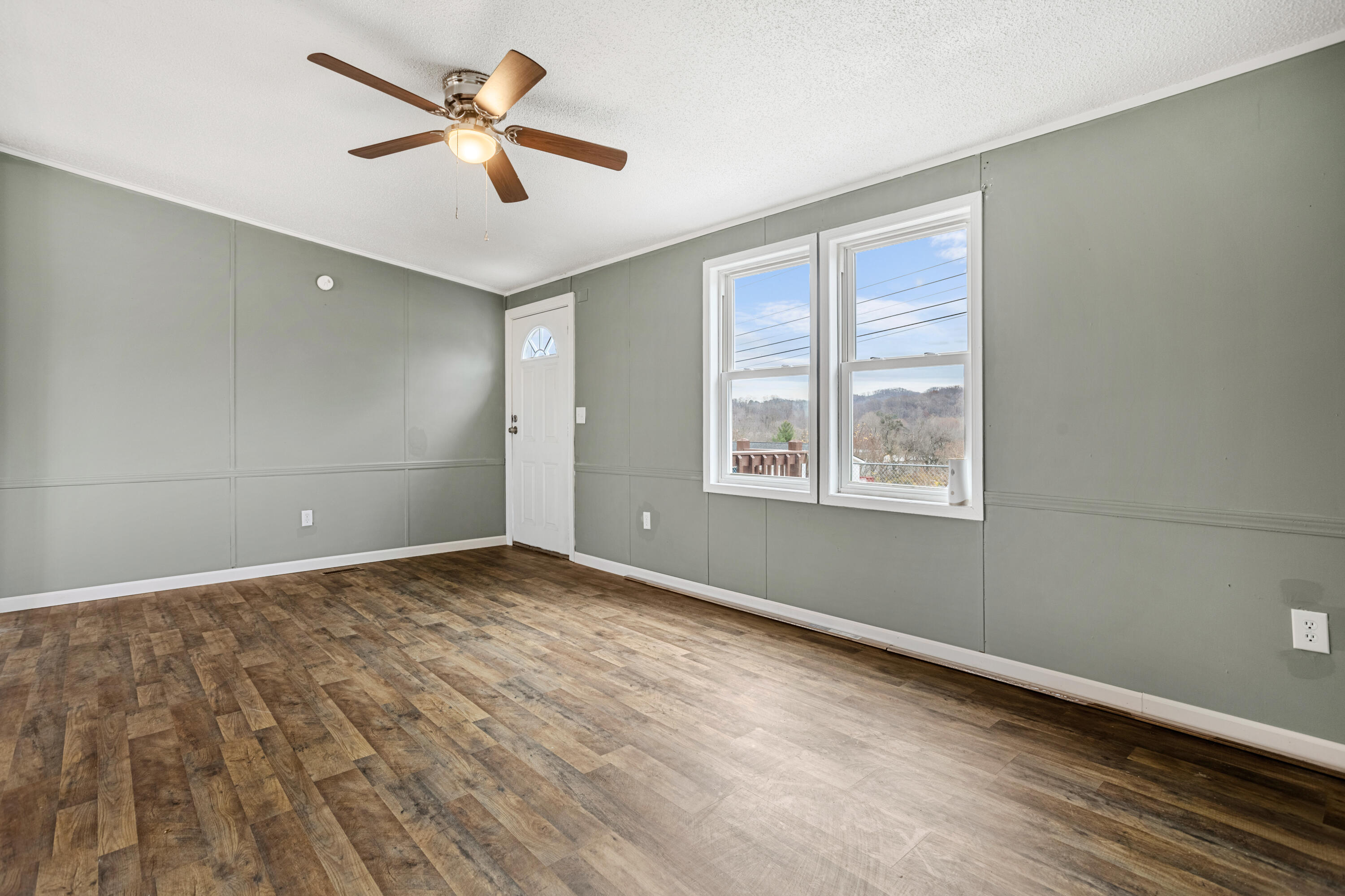 86 Ridgecrest Road Bristol, TN 37620 - Photo 7 of 38 177A7957-HDR_1