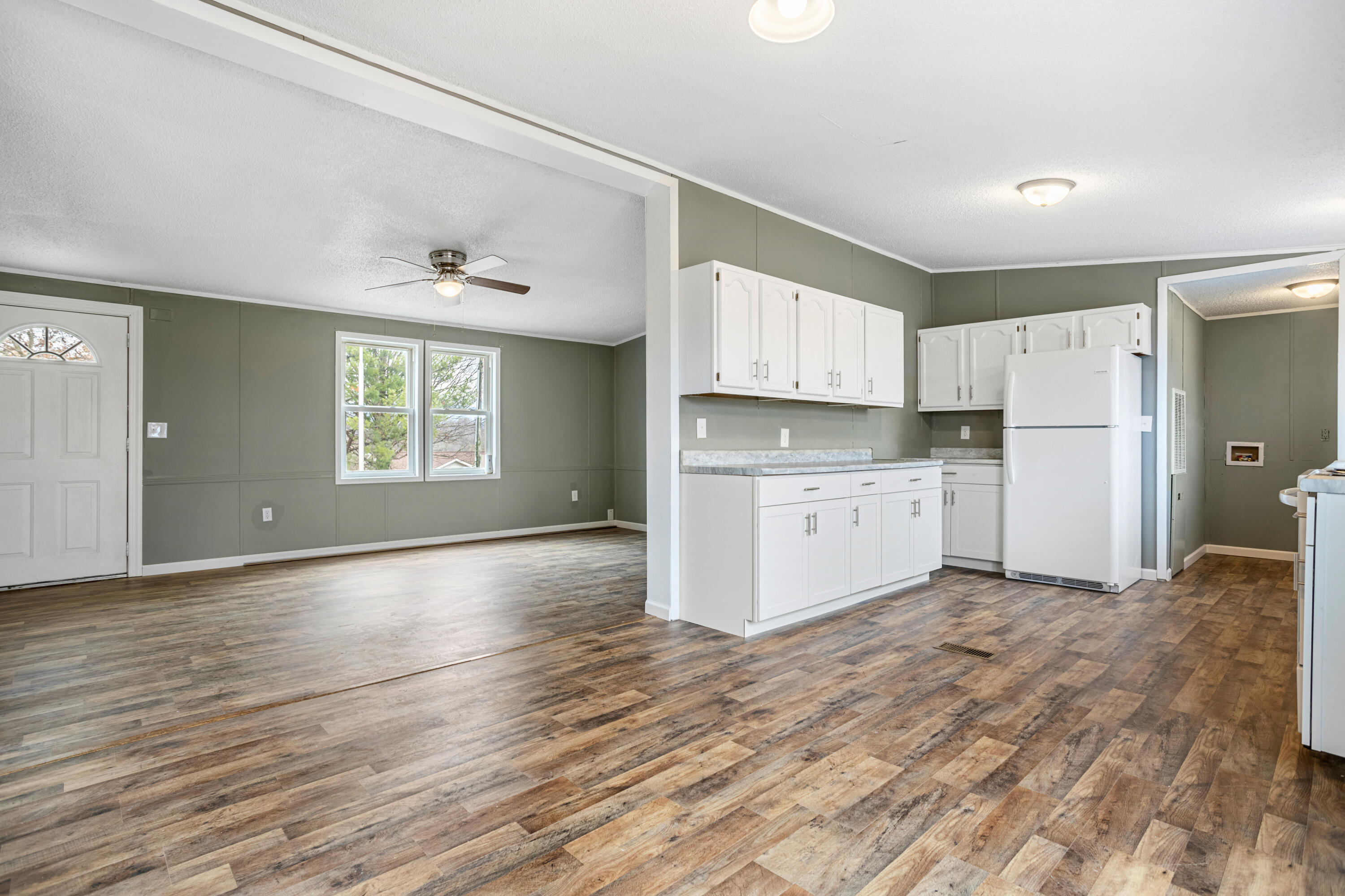 86 Ridgecrest Road Bristol, TN 37620 - Photo 9 of 38 177A7945-HDR_1(1)