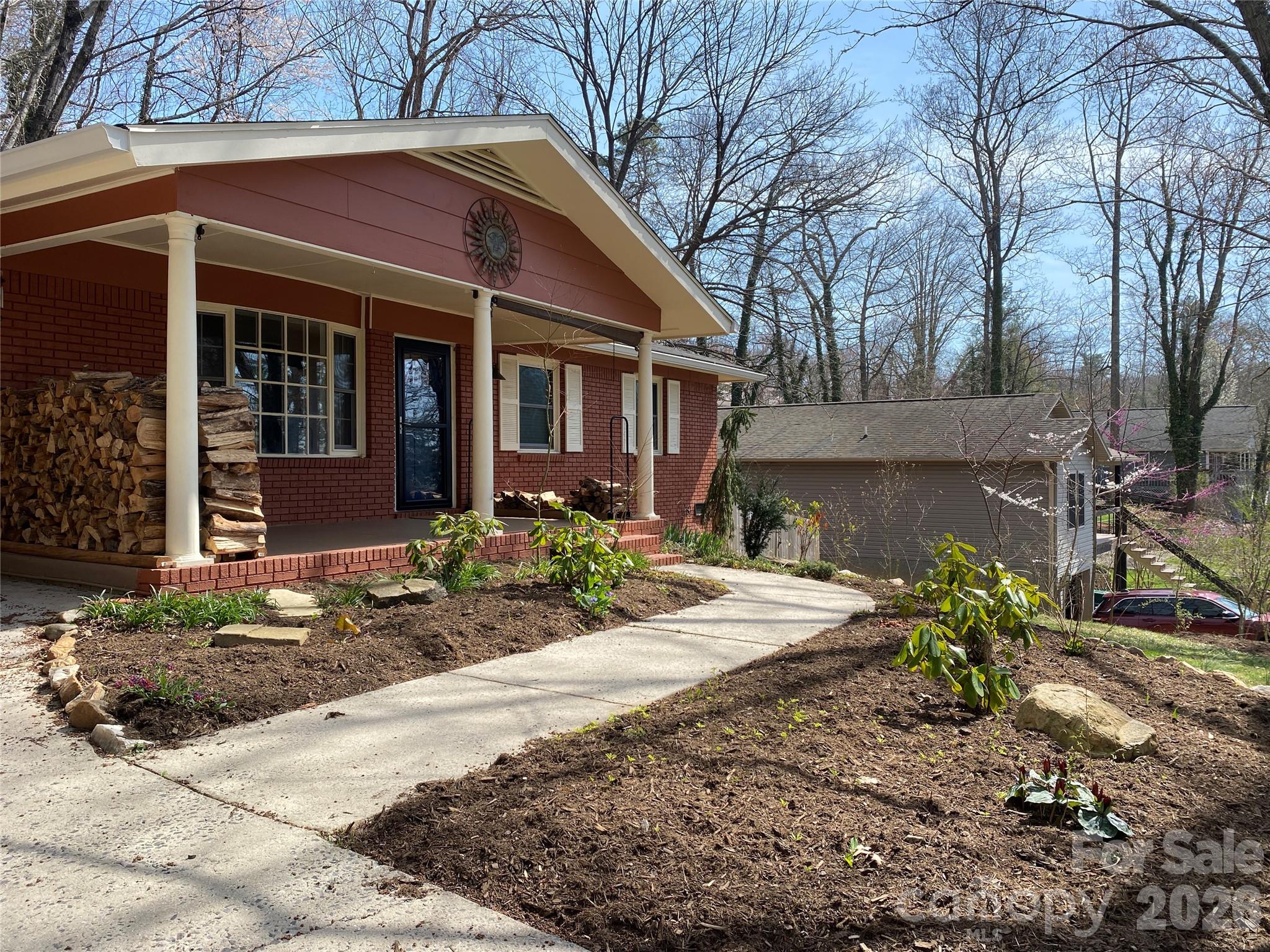 131 Locust Court Arden, NC 28704 - Photo 2 of 35