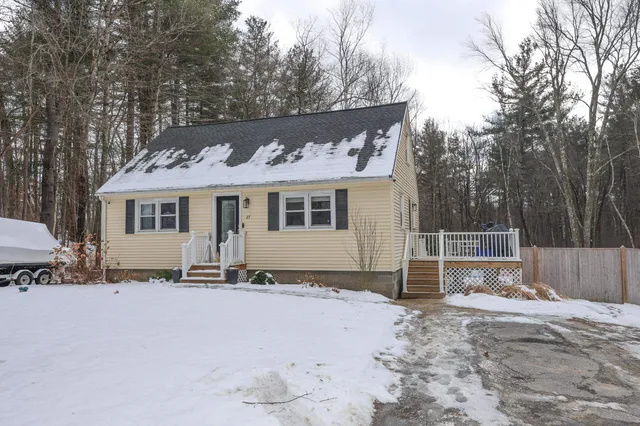 $569,000 | 27 Willow Street, Pelham, NH 03076