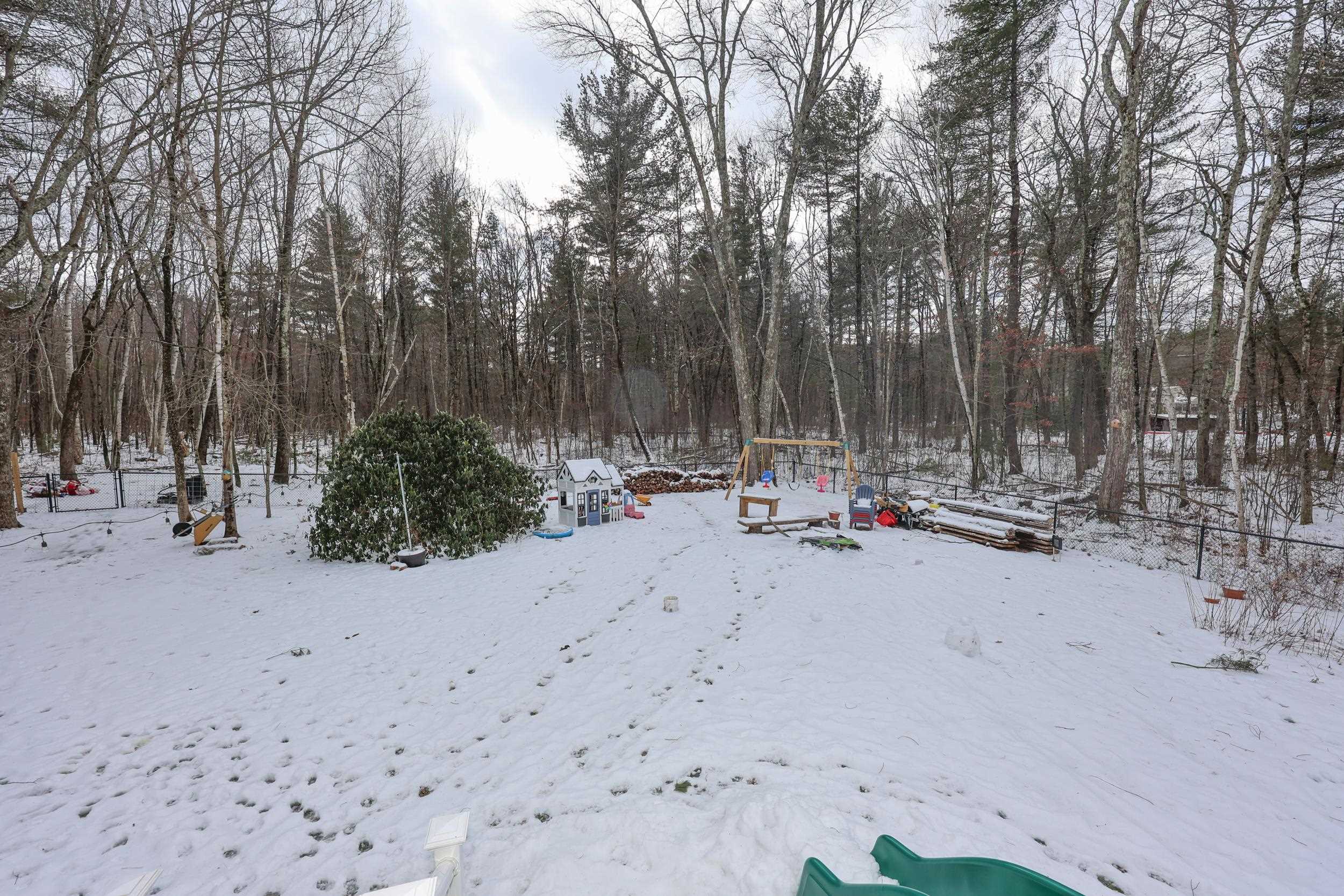 27 Willow Street Pelham, NH 03076 - Photo 2 of 31