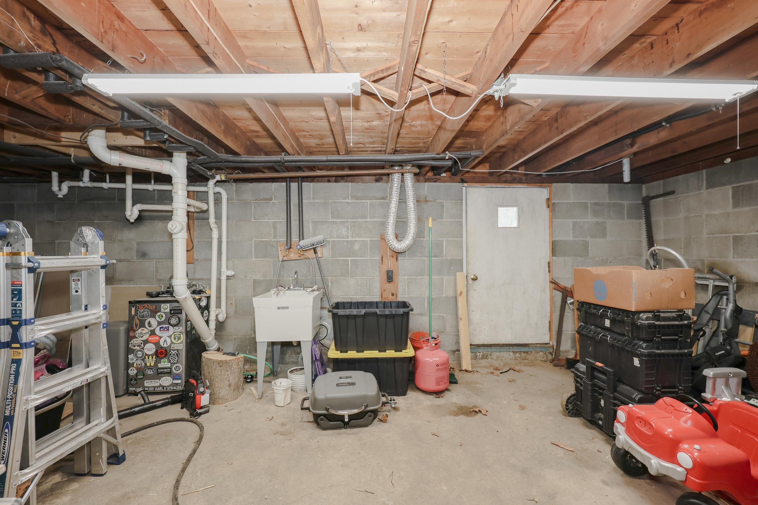 27 Willow Street Pelham, NH 03076 - Photo 28 of 31