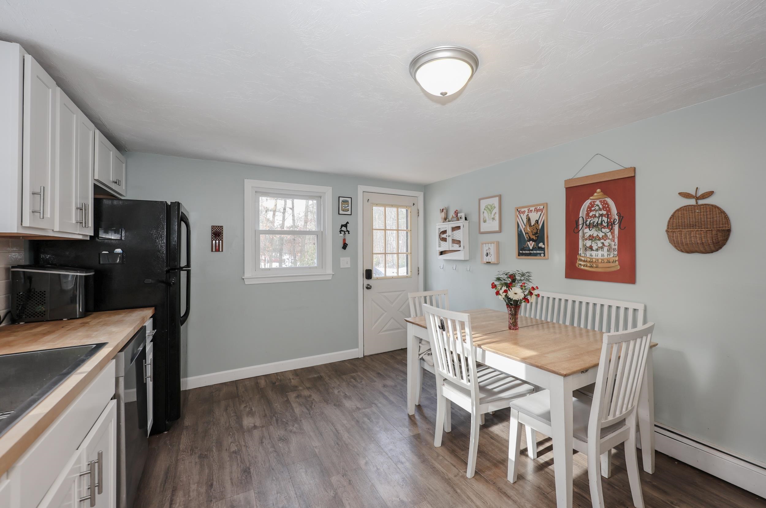 27 Willow Street Pelham, NH 03076 - Photo 6 of 31