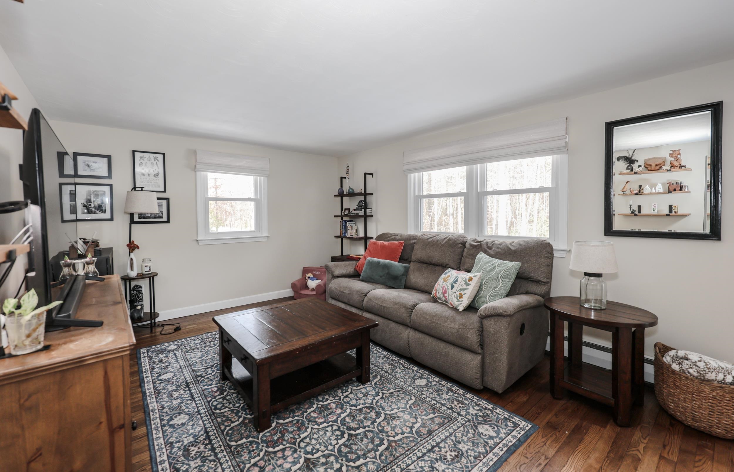 27 Willow Street Pelham, NH 03076 - Photo 8 of 31