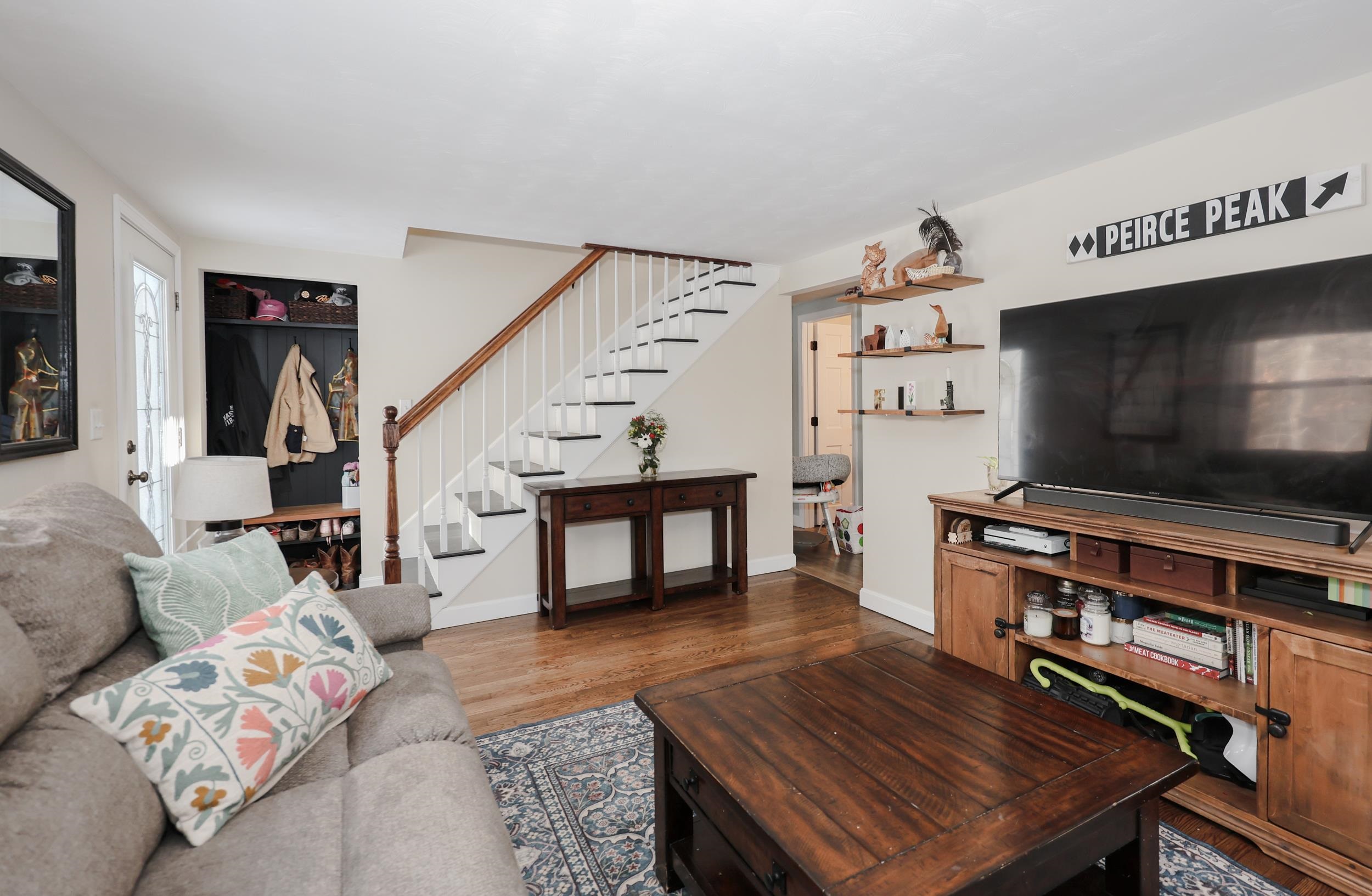 27 Willow Street Pelham, NH 03076 - Photo 9 of 31