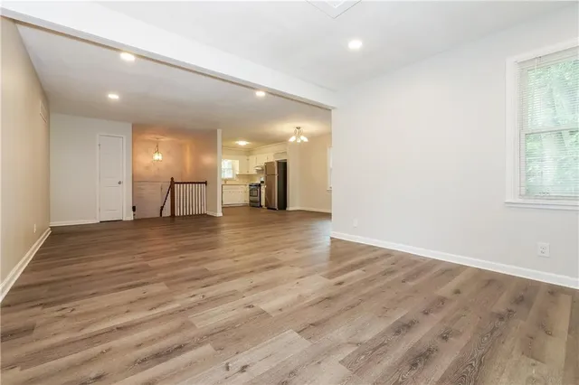 $2,150 | 506 Northeast Roanoke Drive, Blue Springs, MO 64014