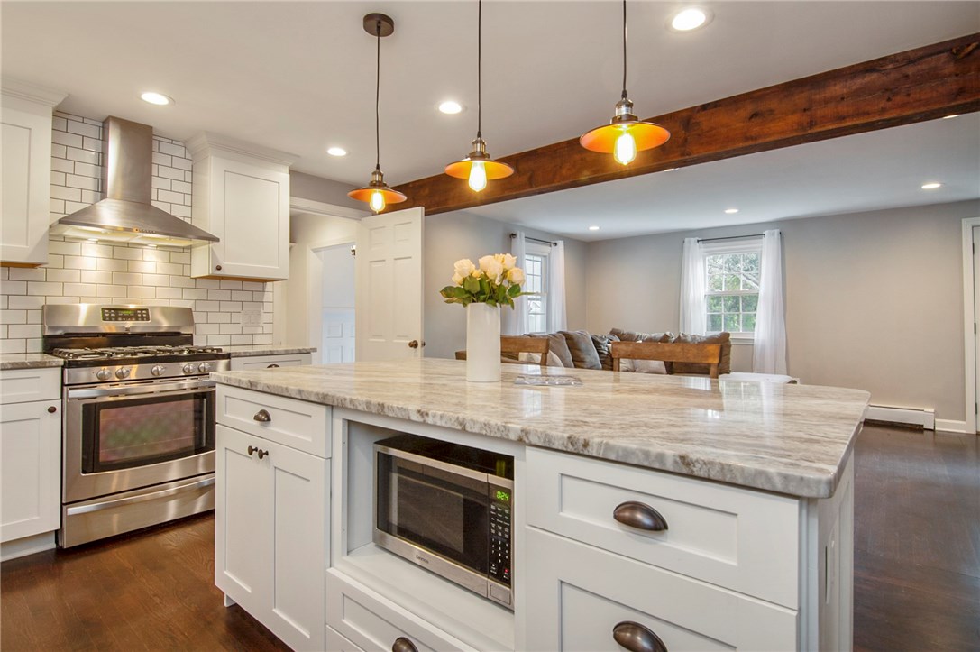 1 Enfield Road Warwick, RI 02886 - Photo 6 of 37 Gallery Image 6