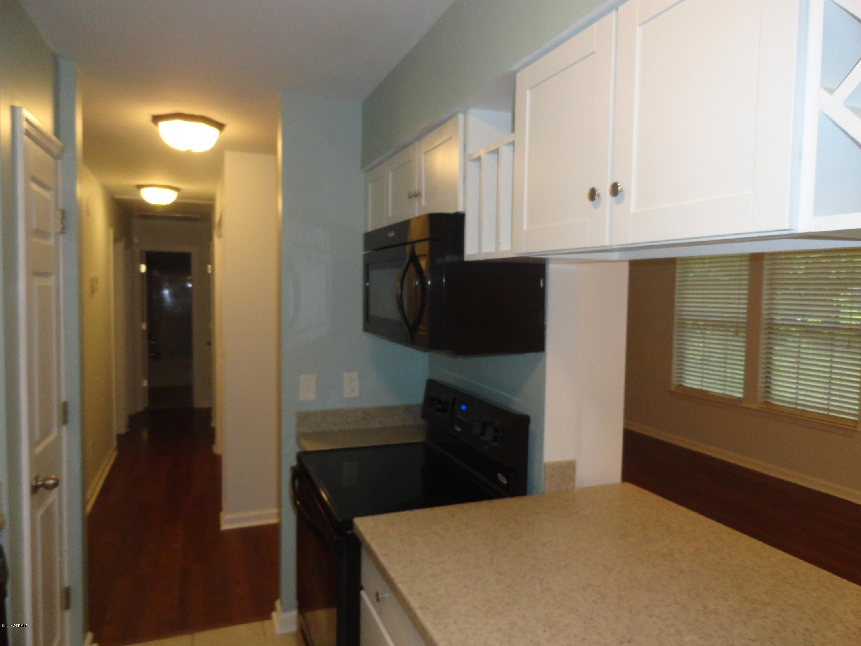 30 Springfield Road Beaufort, SC 29907 - Photo 4 of 11 Kitchen