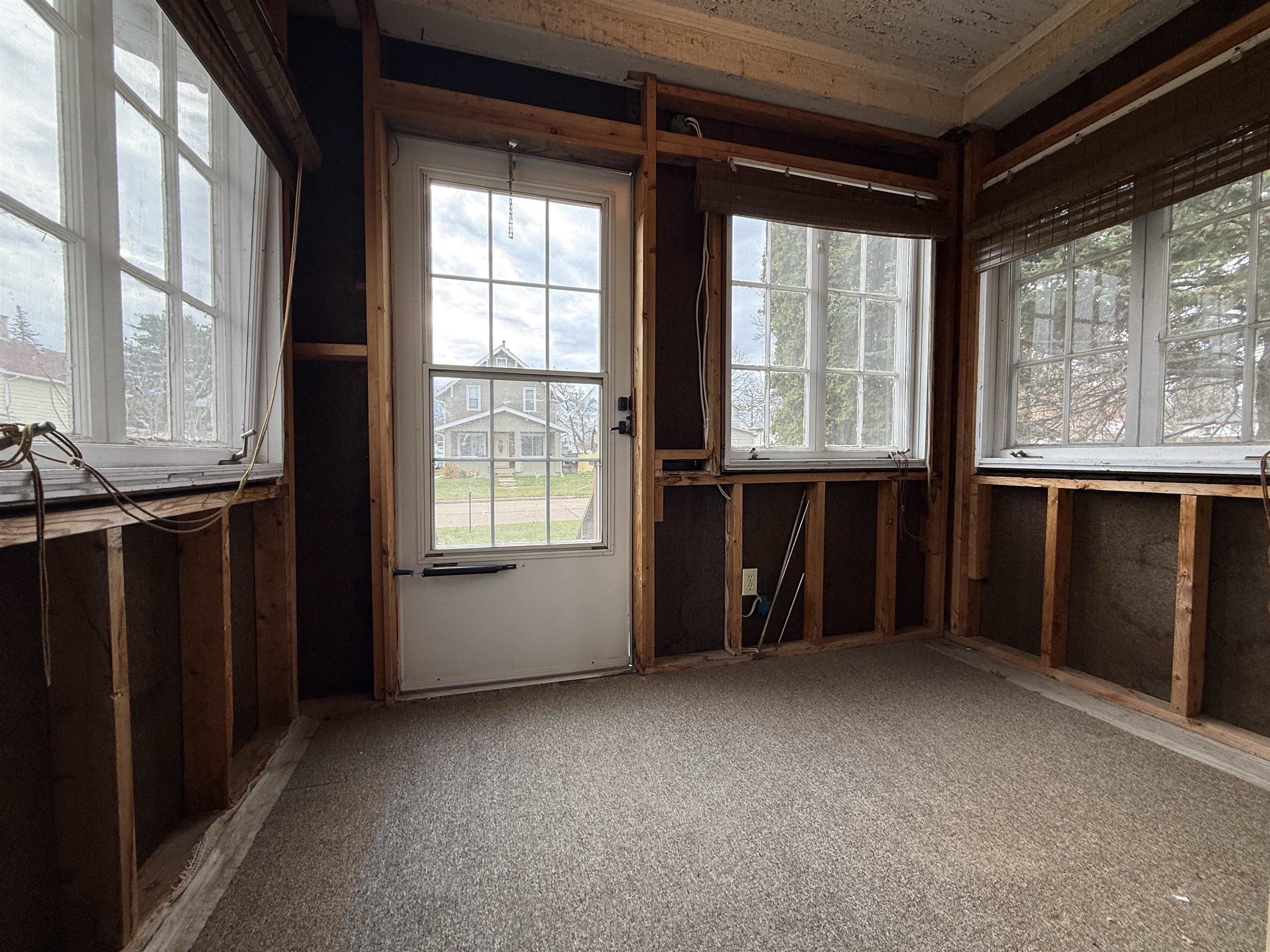 214 8th Street Southwest Chisholm, MN 55719 - Photo 14 of 25 View of unfurnished sunroom