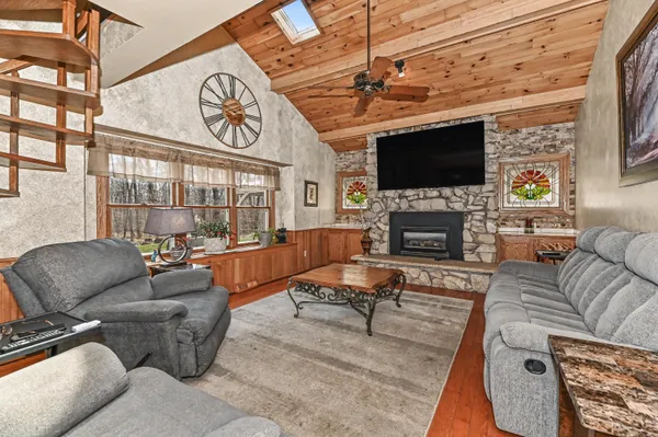 $549,900 | S94-w26995 Linden Court, Mukwonago, WI 53149
