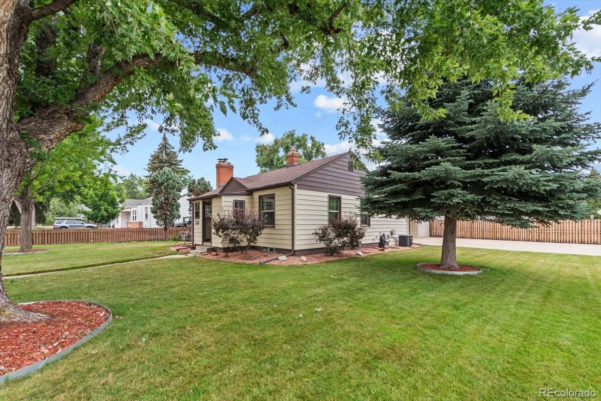 4095 Quay Street Wheat Ridge, CO 80033 - Photo 28 of 32 a front view of a house with garden