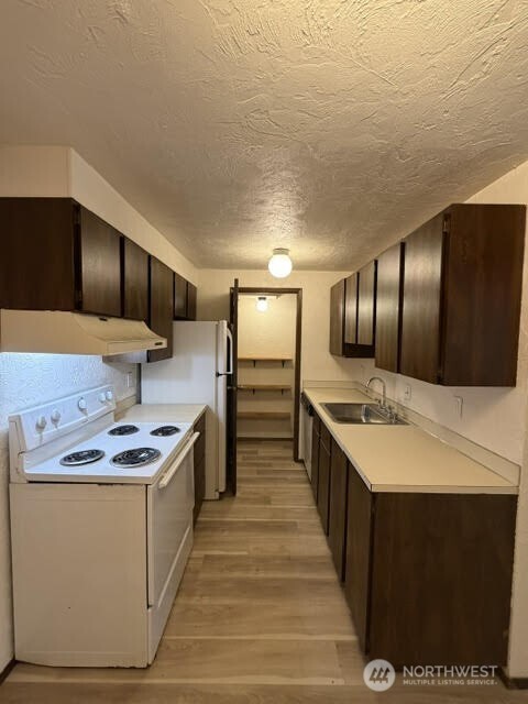 2100 North 106th Street, Unit 104 Seattle, WA 98133 - Photo 4 of 13