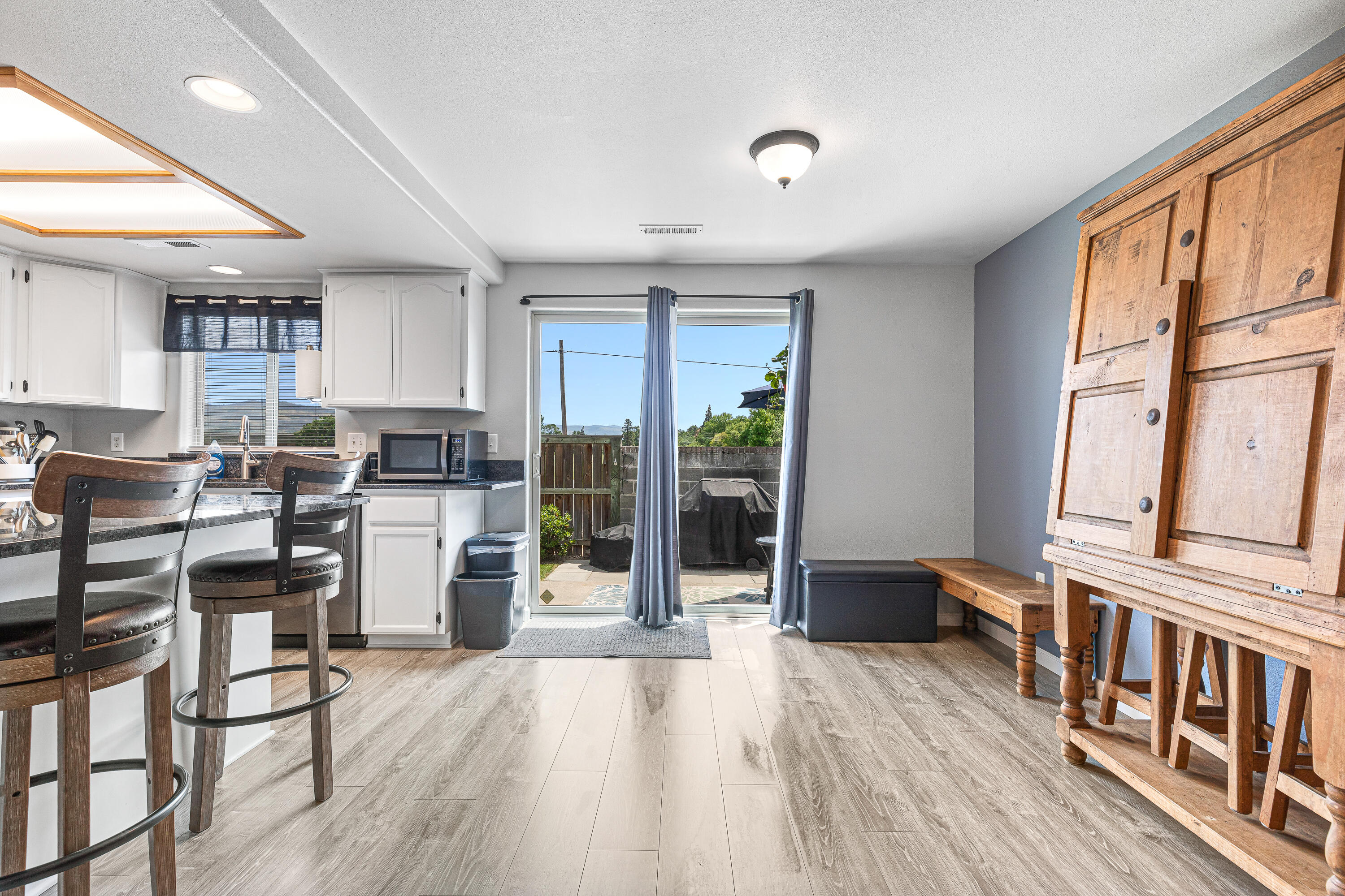306 Sandi Way Eagle Point, OR 97524 - Photo 14 of 33 9R9A9349