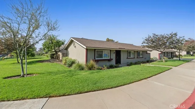 a view of a house with a yard