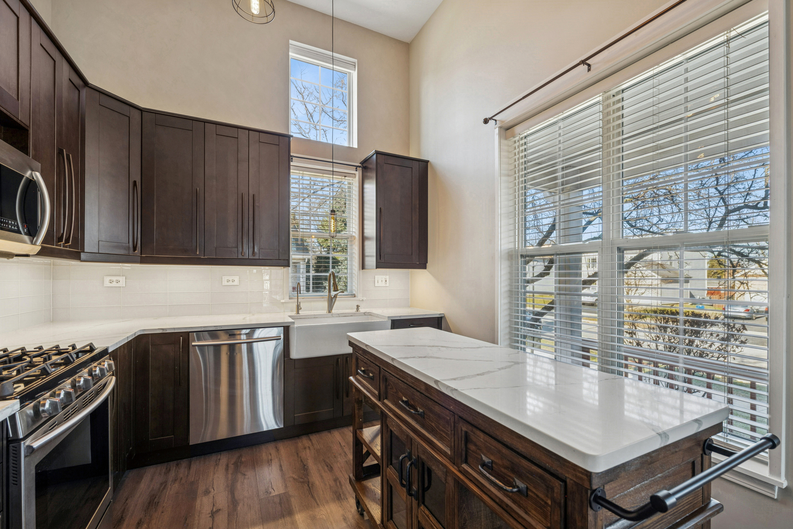 651 Georgian Court Addison, IL 60101 - Photo 7 of 24 a kitchen with a stove and a sink