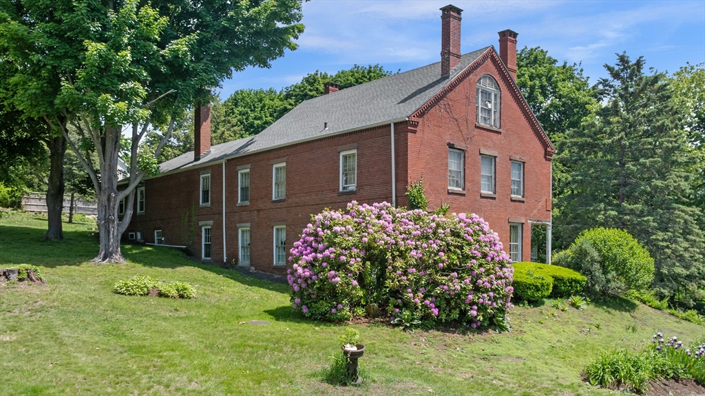 14 Poplar Street Danvers, MA 01923 - Photo 2 of 38