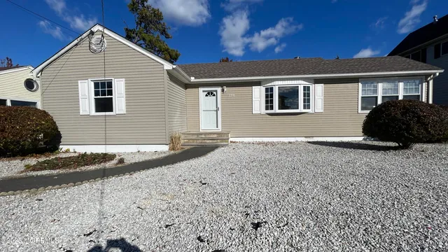$2,700 | 198 Bay Stream Drive, Toms River, NJ 08753