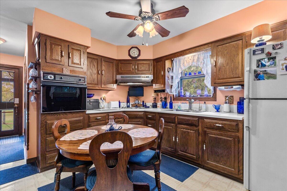 802 South Teut Road Burlington, WI 53105 - Photo 10 of 101 09-Teut Rd-9
