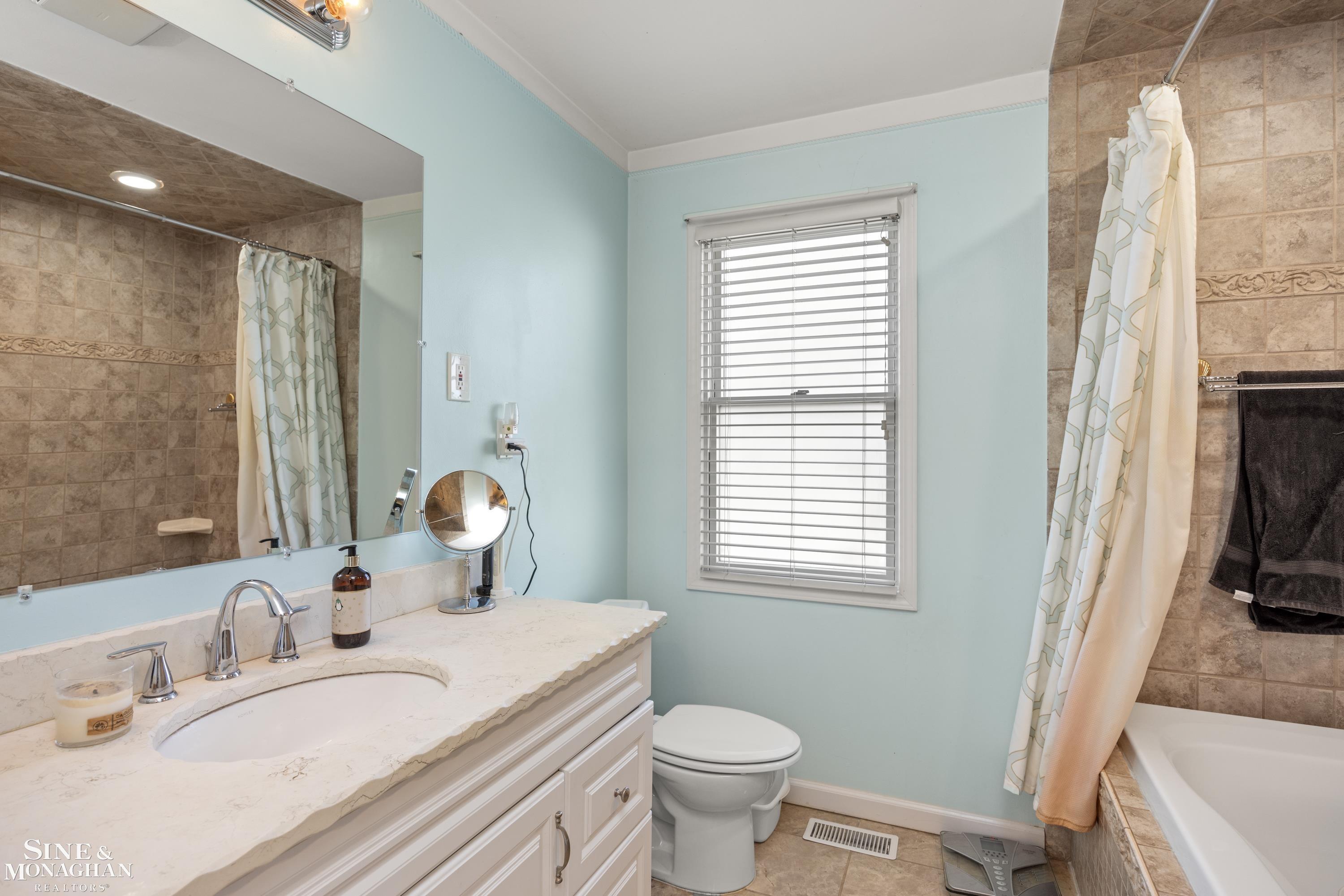 474 Lexington Road Grosse Pointe, MI 48236 - Photo 20 of 62 50162736-0ec303da-ad35-44e7-879d-f7c2d50b2263.JPG