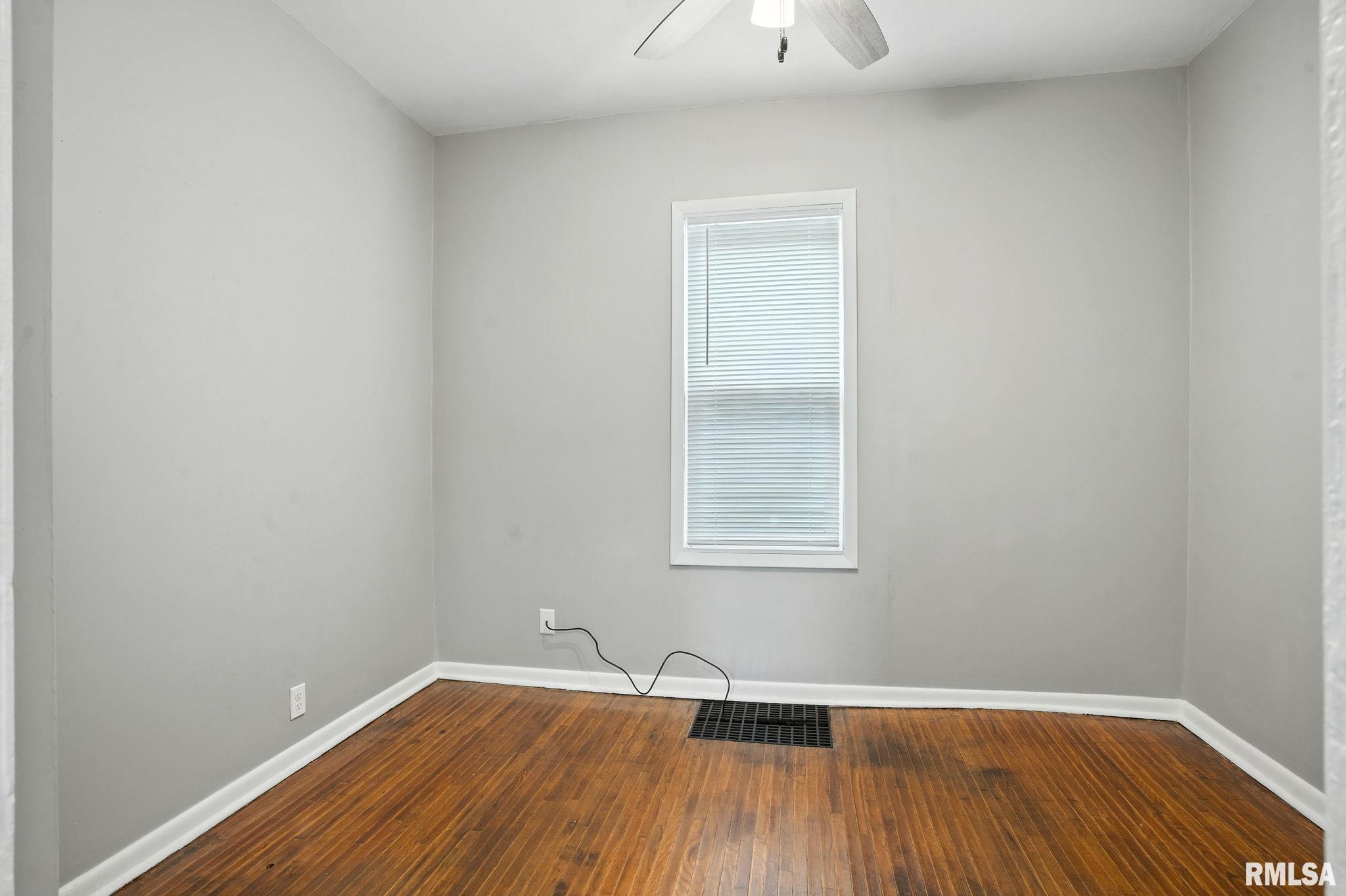 421 16th Avenue Moline, IL 61265 - Photo 12 of 26