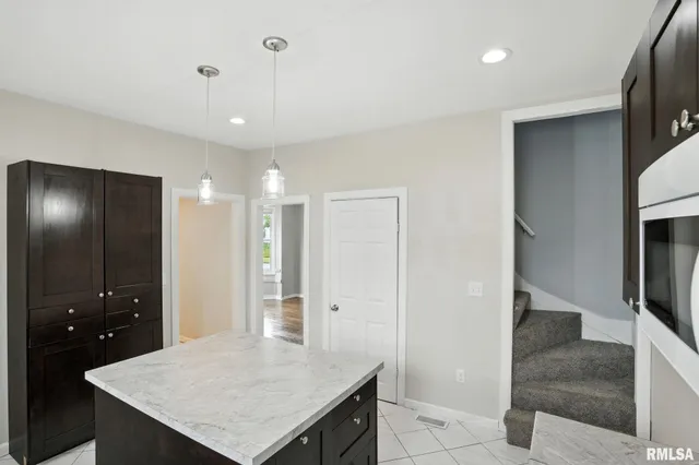 $139,900 | 421 16th Avenue, Moline, IL 61265