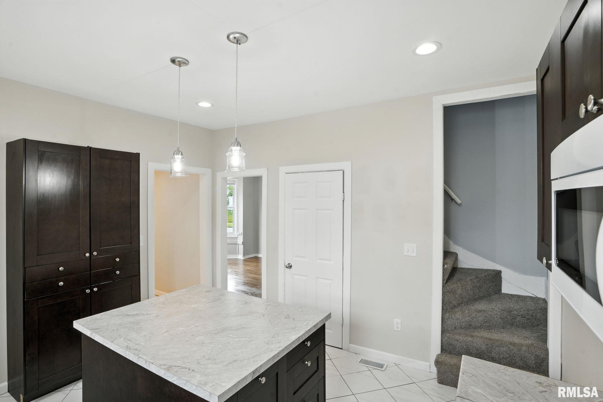 421 16th Avenue Moline, IL 61265 - Photo 15 of 26