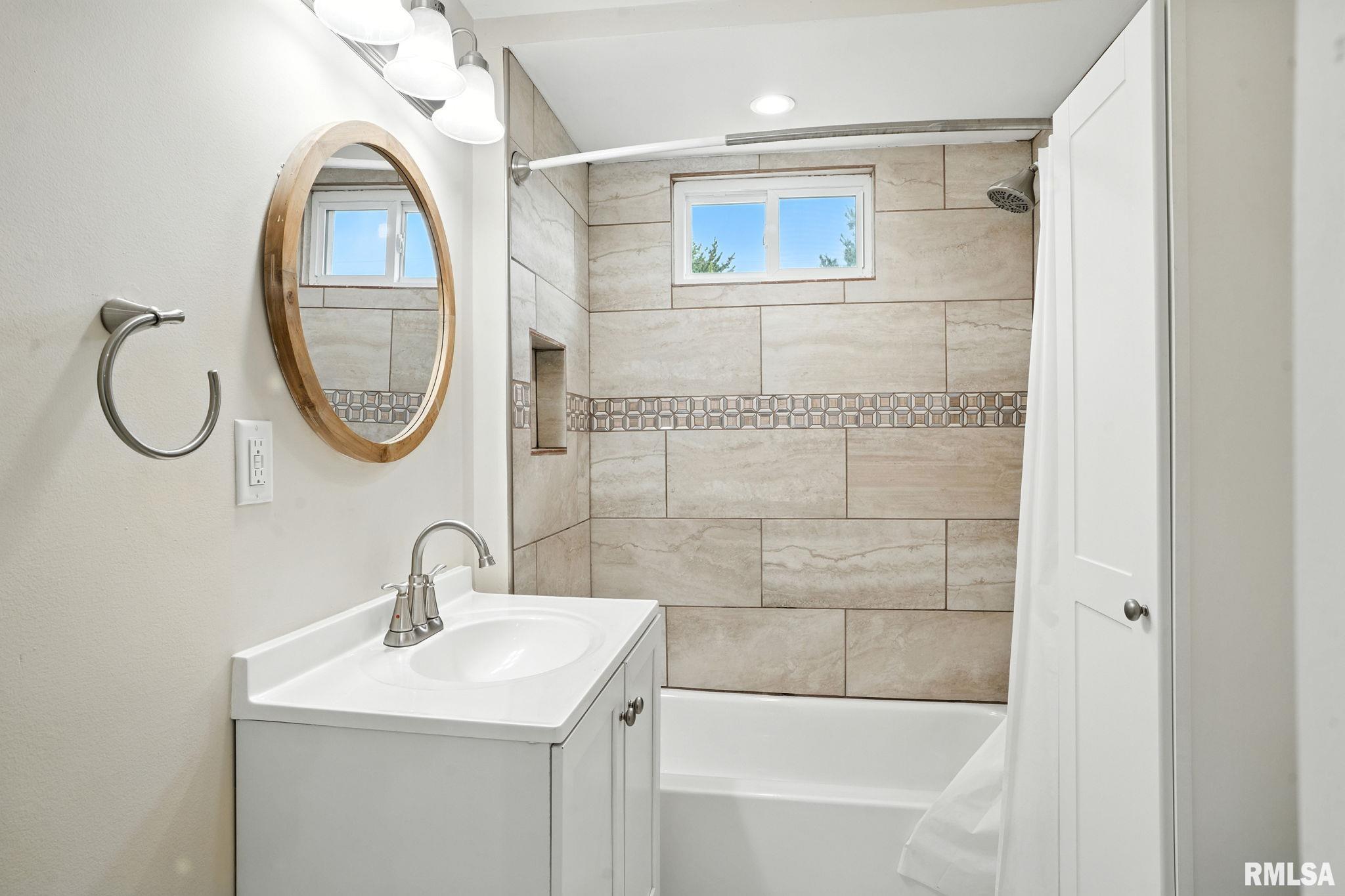 421 16th Avenue Moline, IL 61265 - Photo 17 of 26