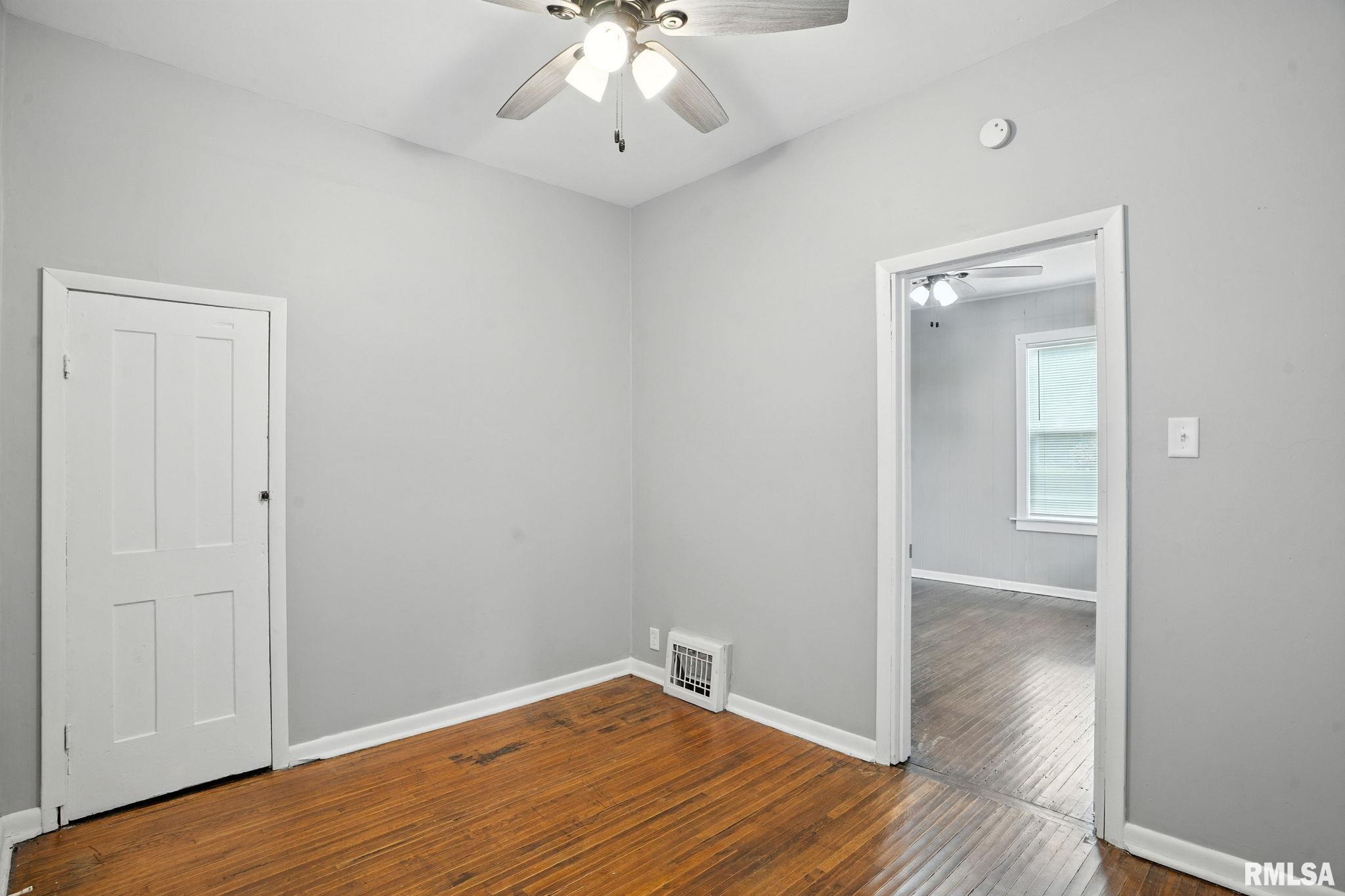 421 16th Avenue Moline, IL 61265 - Photo 7 of 26