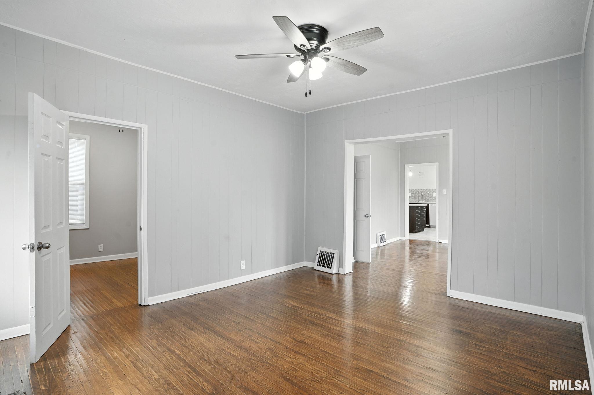 421 16th Avenue Moline, IL 61265 - Photo 8 of 26