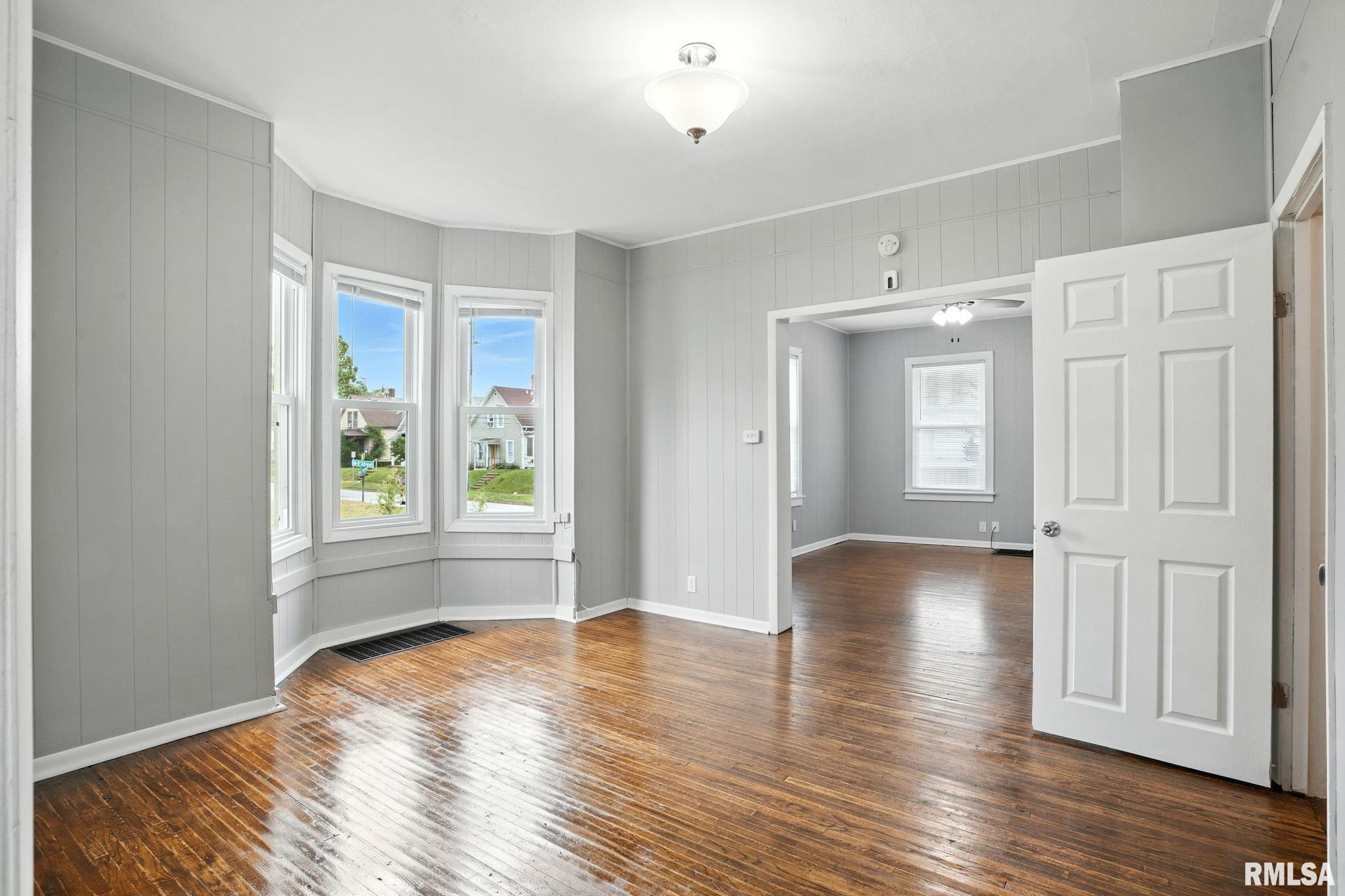 421 16th Avenue Moline, IL 61265 - Photo 10 of 26